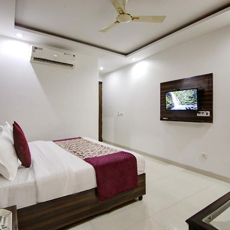 Hotel Devrana Delhi Airport Nuova Delhi Esterno foto