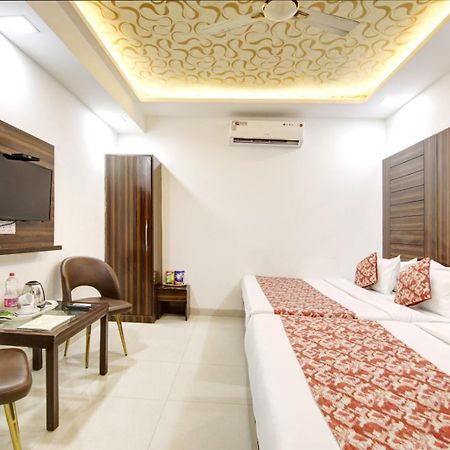Hotel Devrana Delhi Airport Nuova Delhi Esterno foto