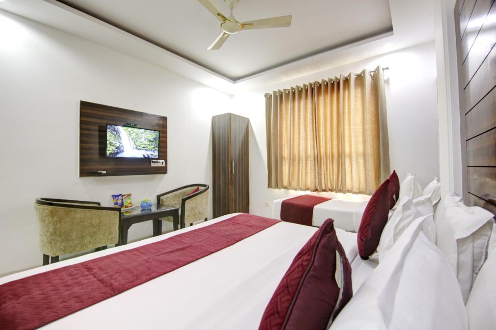 Hotel Devrana Delhi Airport Nuova Delhi Esterno foto