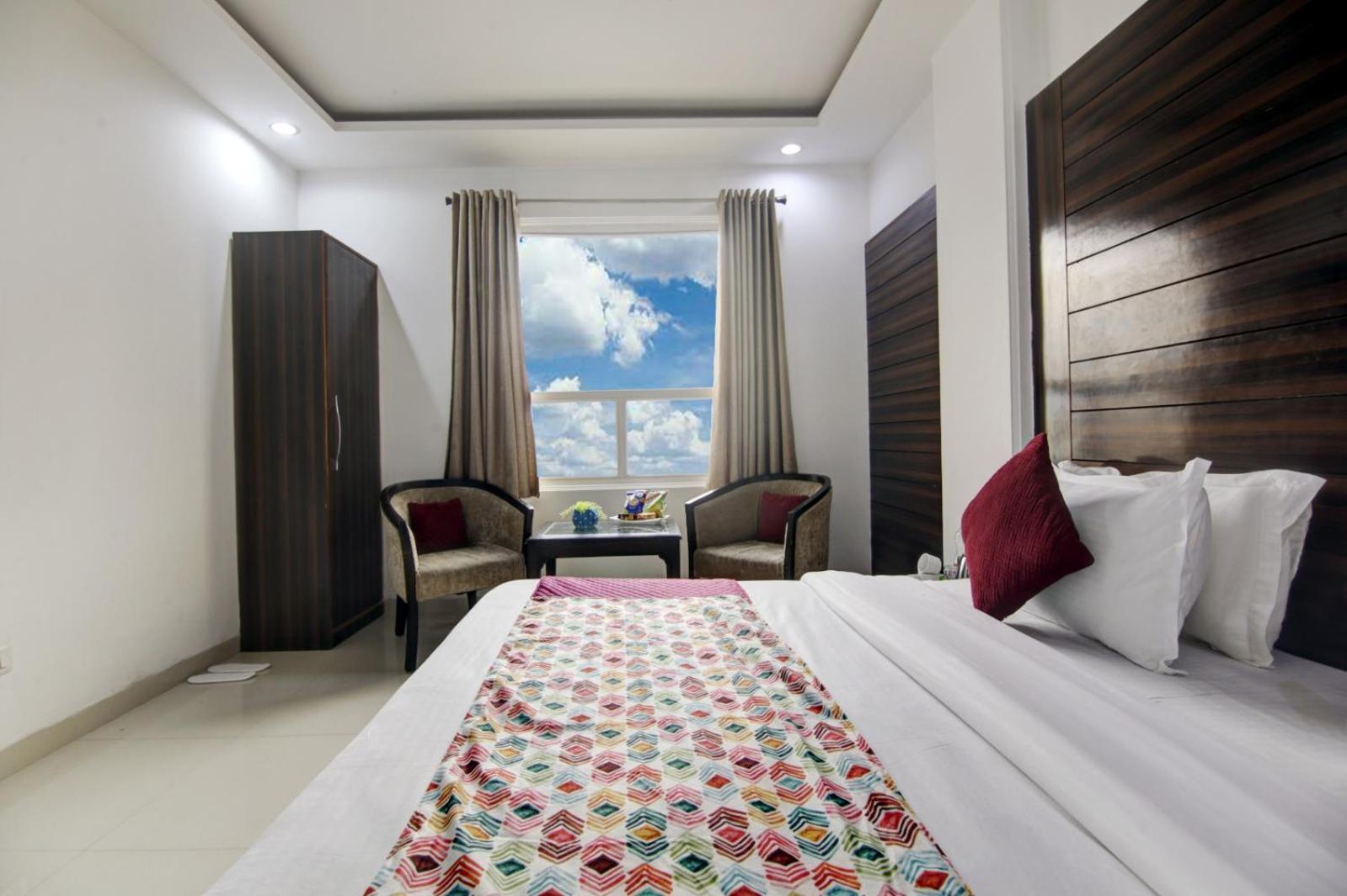 Hotel Devrana Delhi Airport Nuova Delhi Esterno foto
