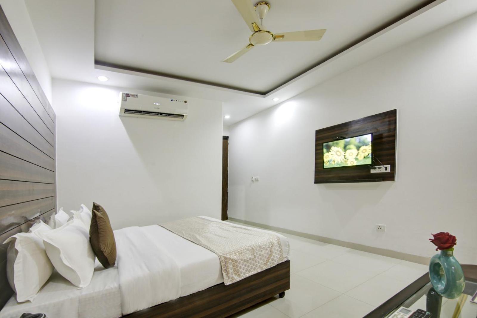 Hotel Devrana Delhi Airport Nuova Delhi Esterno foto