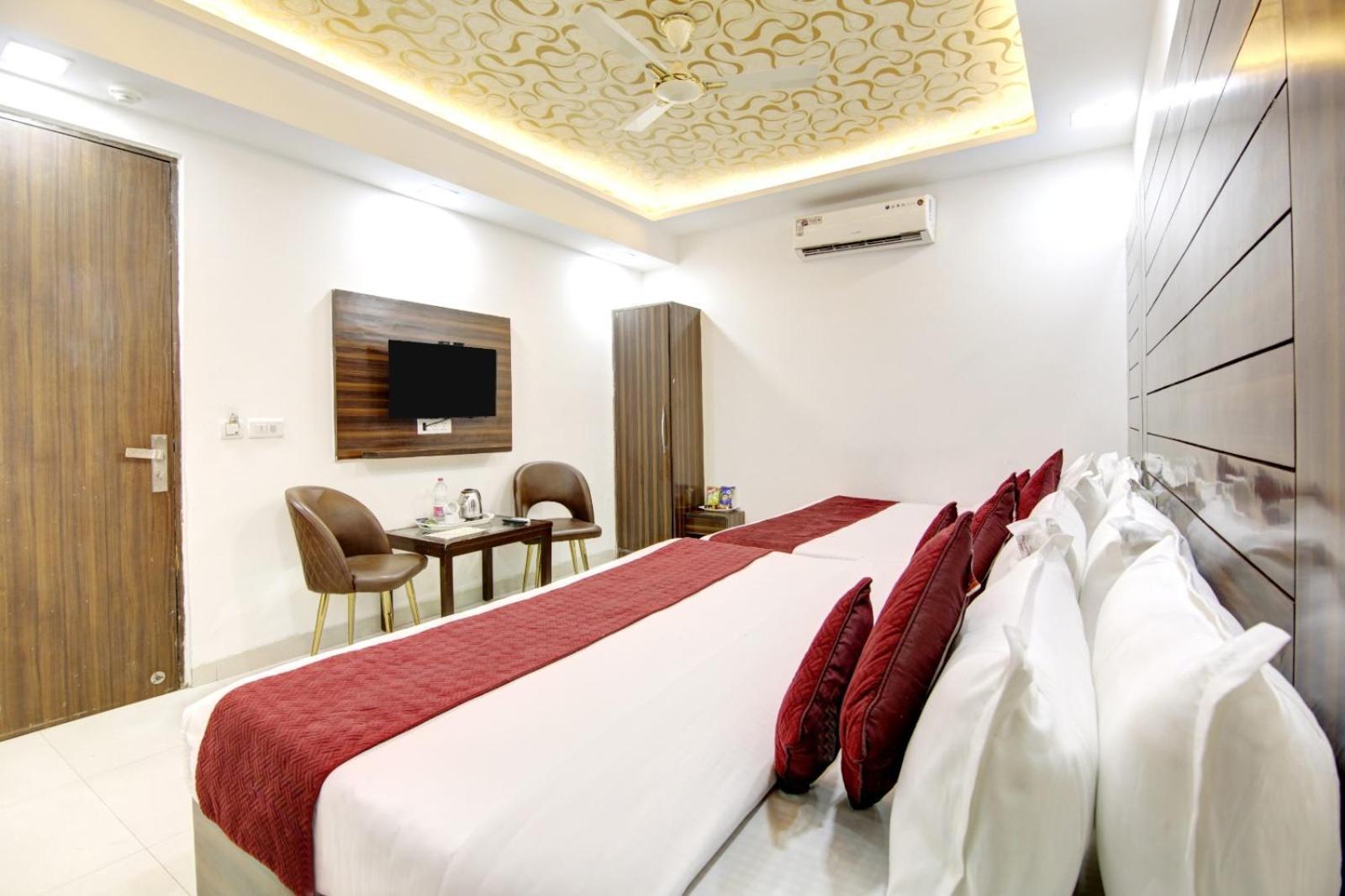 Hotel Devrana Delhi Airport Nuova Delhi Esterno foto