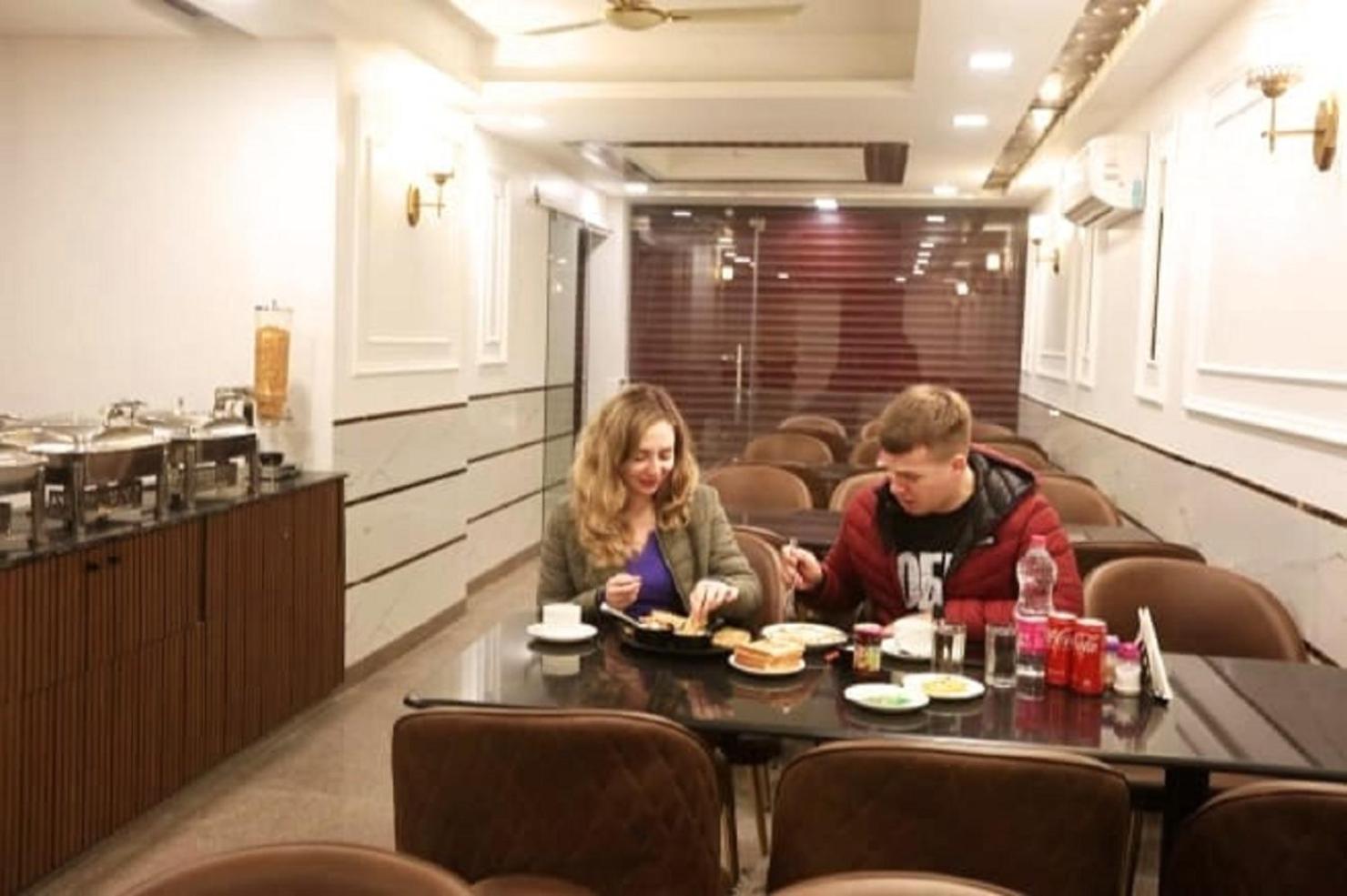 Hotel Devrana Delhi Airport Nuova Delhi Esterno foto